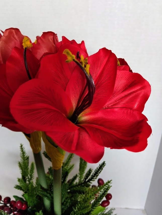 Amaryllis Christmas table decoration