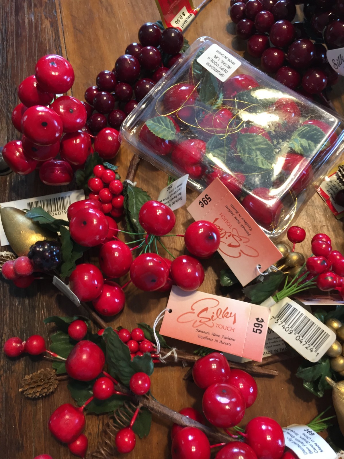 Lot of 57 Christmas Holiday Floral Arrangement Decor,Berries,Pinecones,NEW