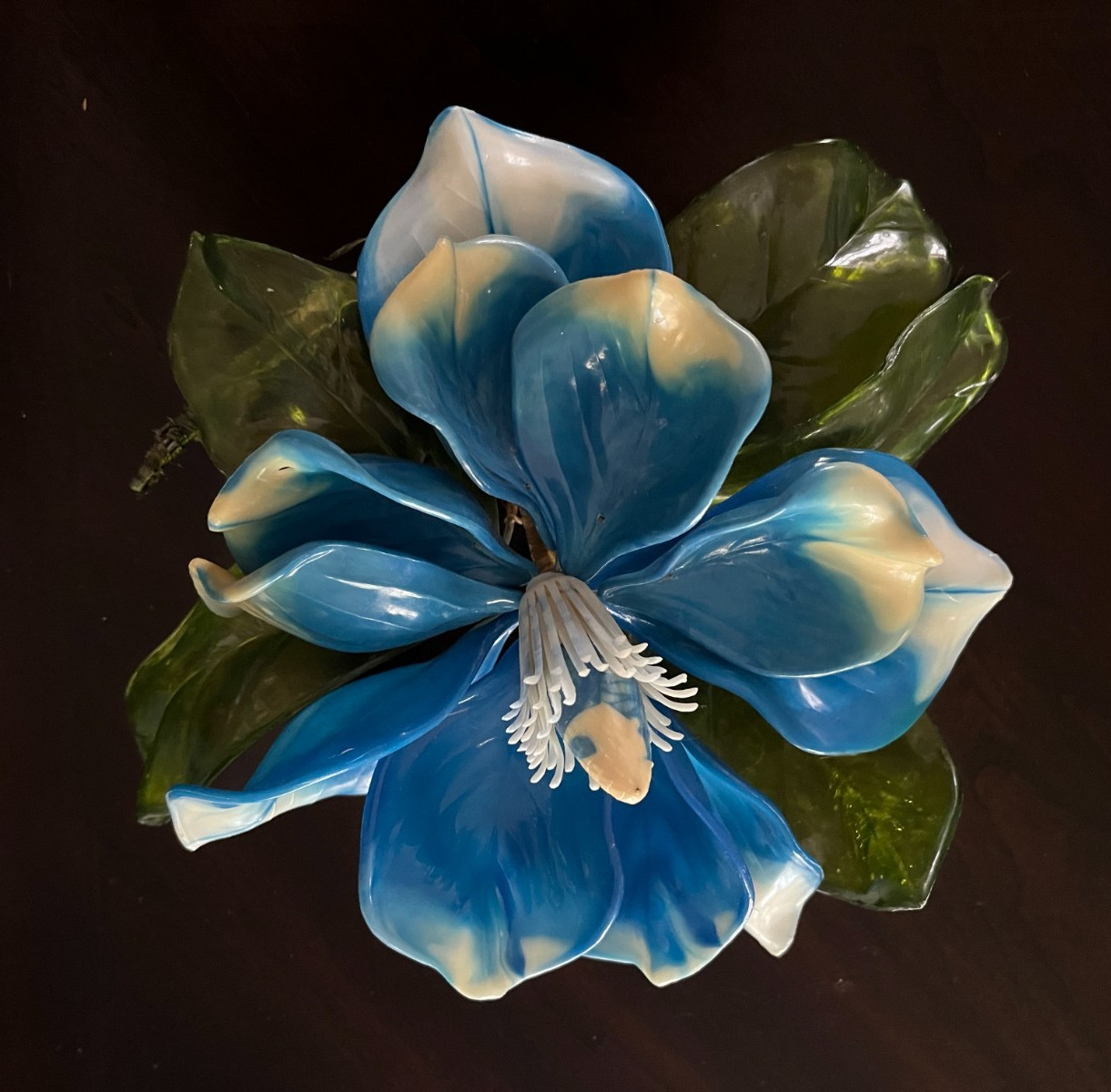 💙VTG LUCITE HAND‑CRAFTED • MAGNOLIA SCULPTURE • BLUE PETALS, GREEN LEAVES 10×9″