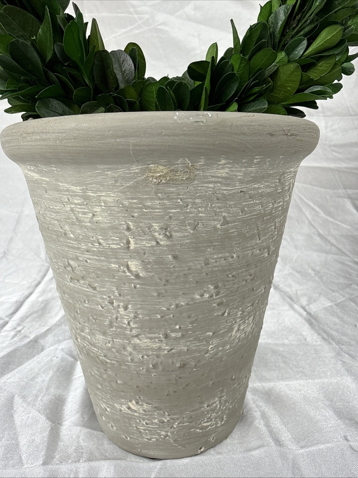 Artificial 12″ Green Boxwood Topiary Circular Wreath In Rustic Grey Ceramic Pot