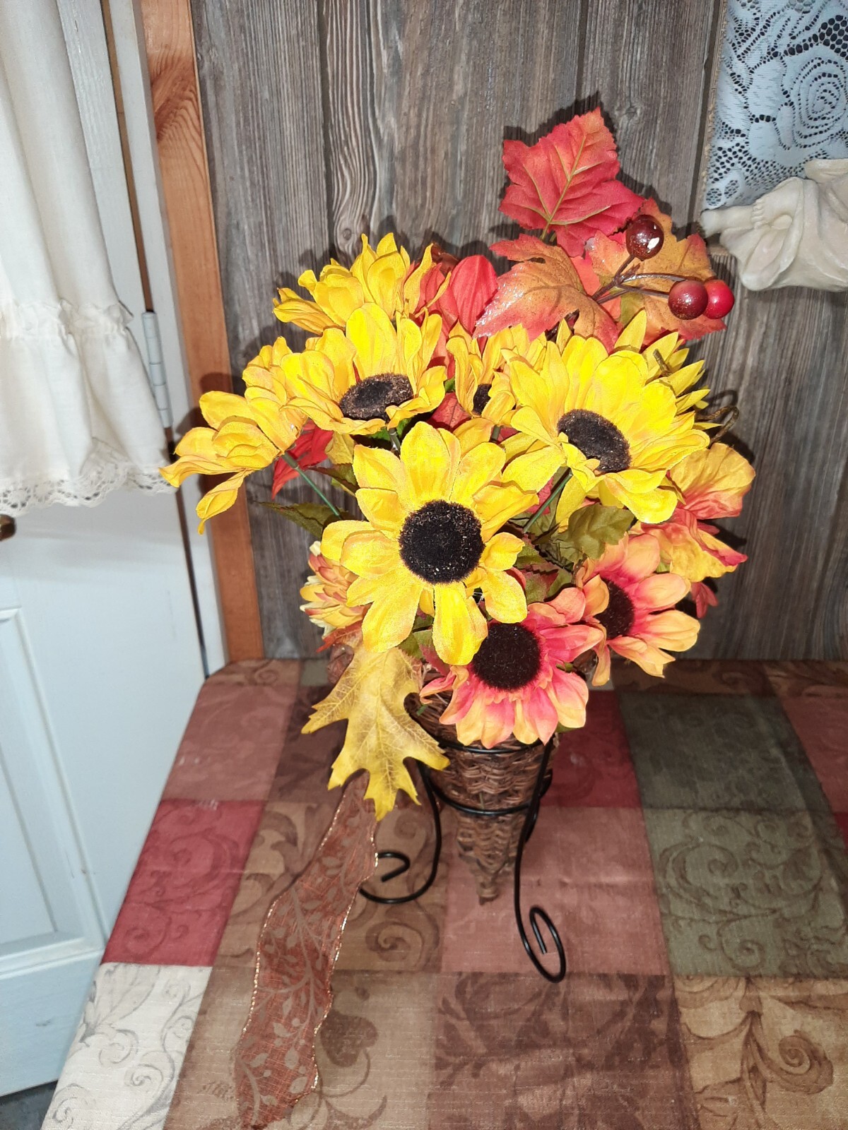 Autumn Fall Free Standing Table Decoration Artificial Flowers Centerpiece