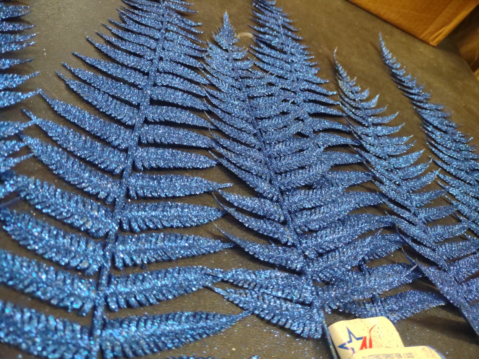 6 Pieces Sapphire Blue Glittered Retro Plastic Forrest Fern, 2 Sizes 15″ & 24″