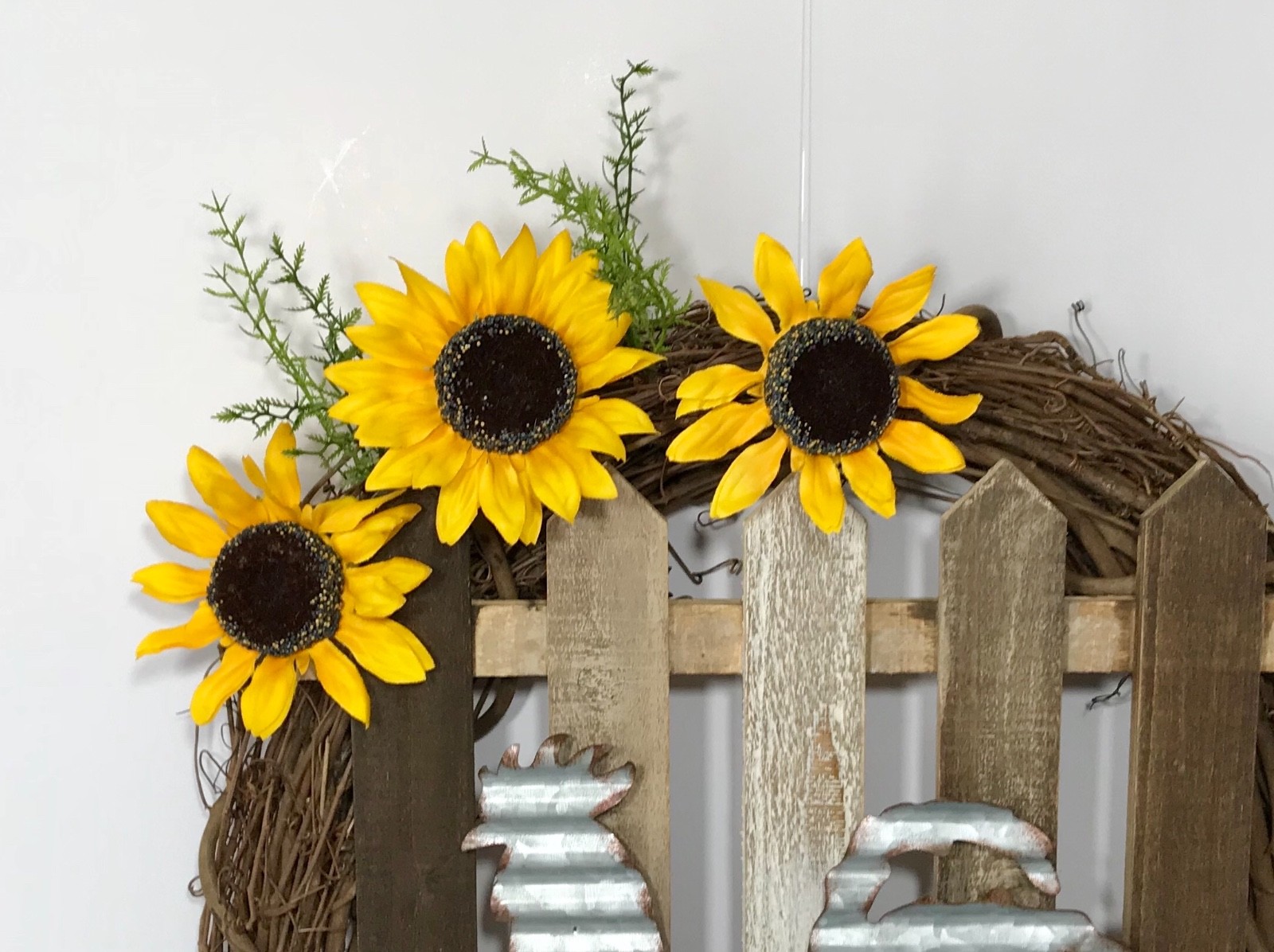 OVAL GRAPEVINE WREATH WOODEN FENCE GALVANIZED METAL ROOSTER SIGN SUNFLOWERS NEW