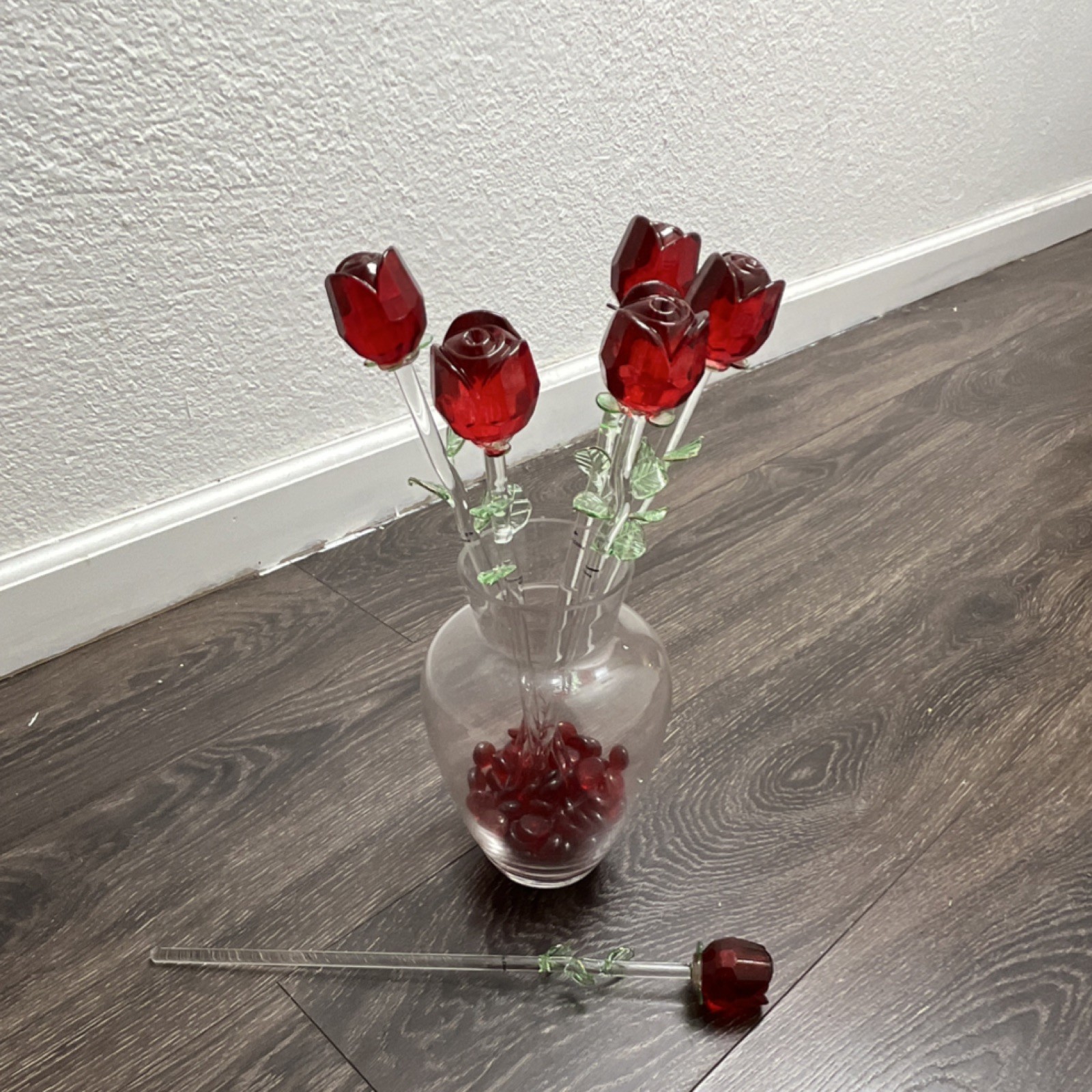 Eros Rose Bouquet Set of 6 Handmade Glass Roses in 8″ Vase Arrangement