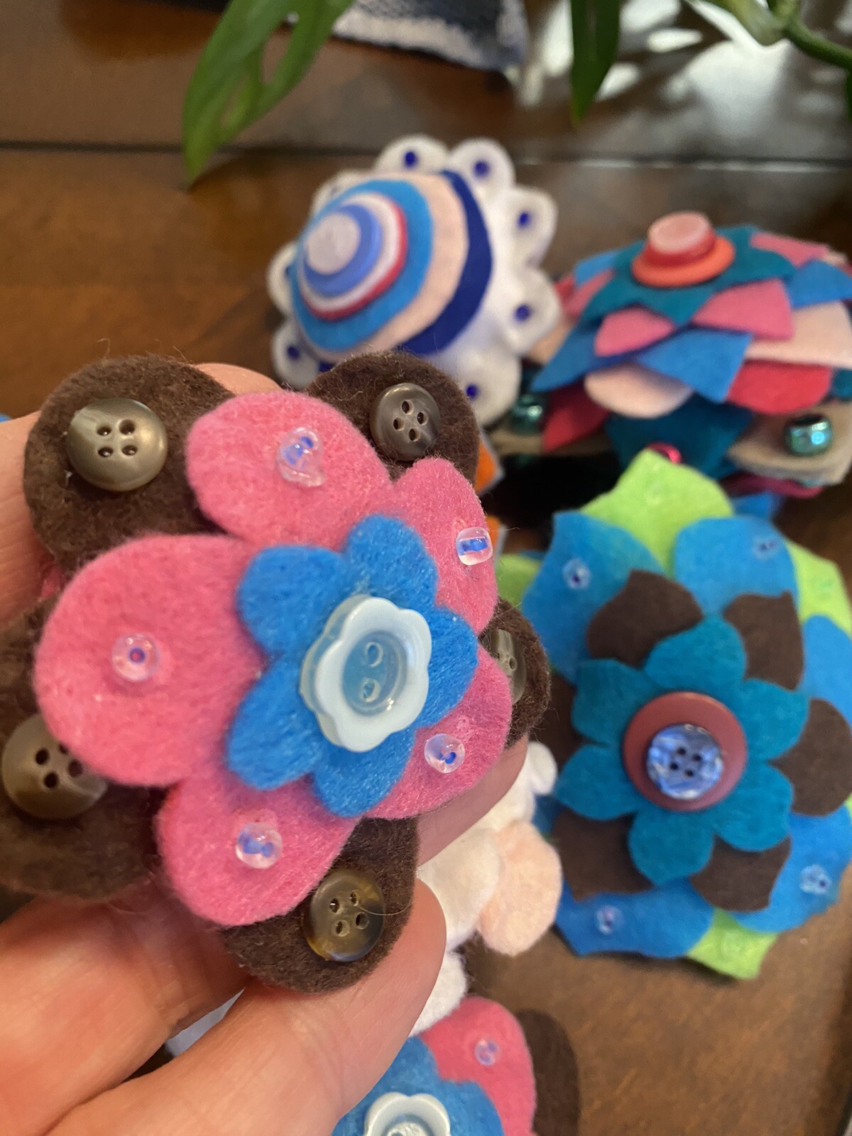 Lot of 8 PUFFY Beautiful Hand Cut Felt & Buttons FLOWERS Cottage CORE 3-5″