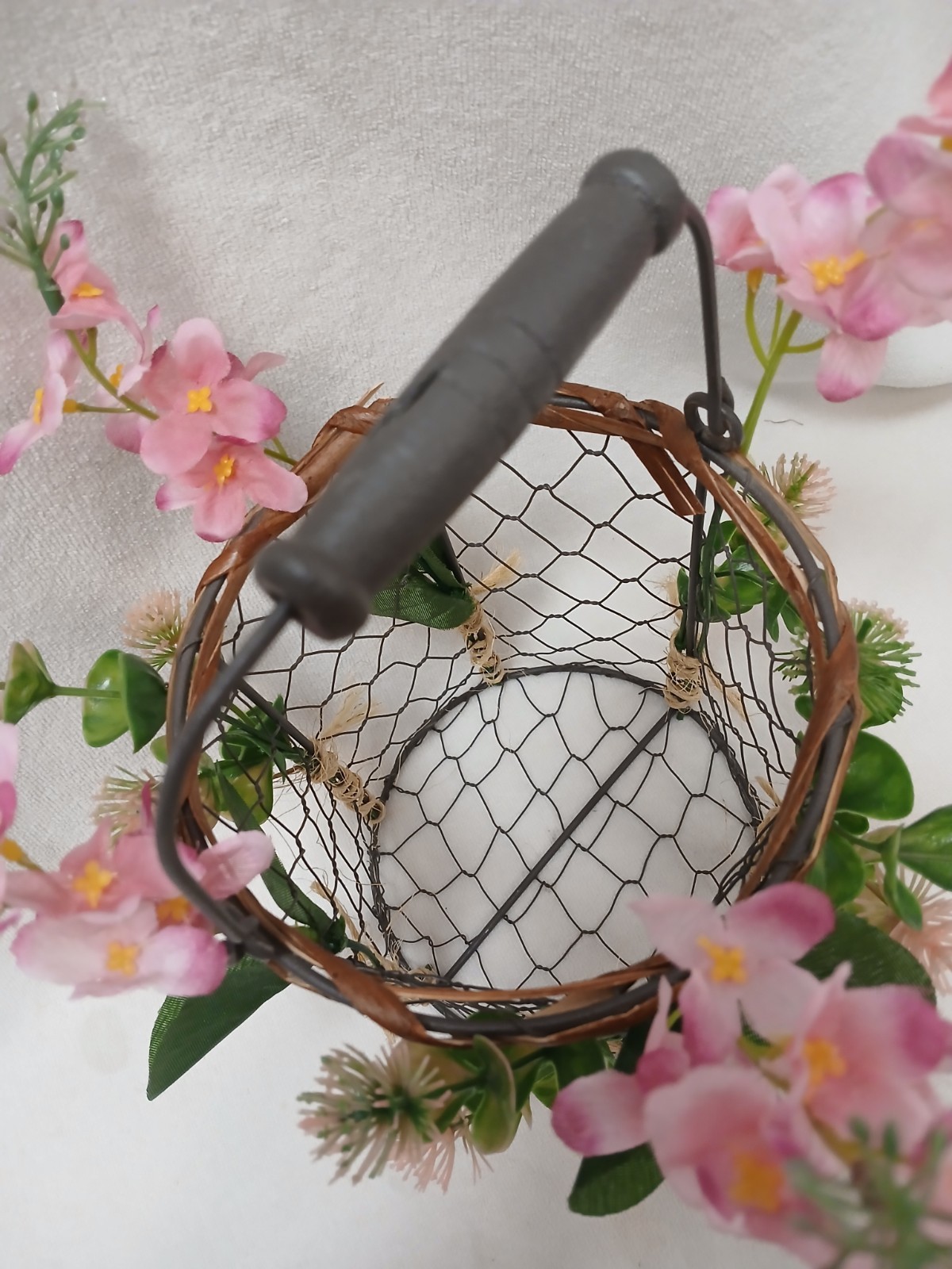 Vntg Farmhouse Wire Basket Floral Arrangement Wild Flowers Pink Cottagecore Boho
