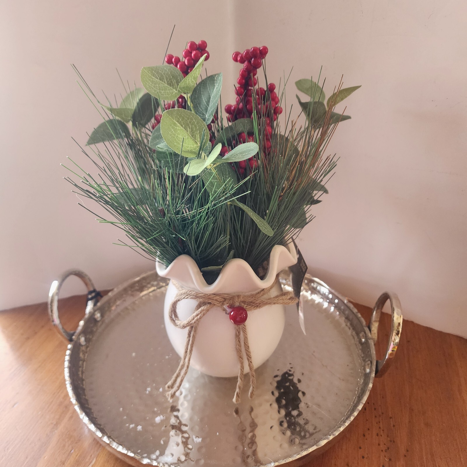 Home Decor Artifical Floral Greenery Arrangement White Ruffled Pottery Planter