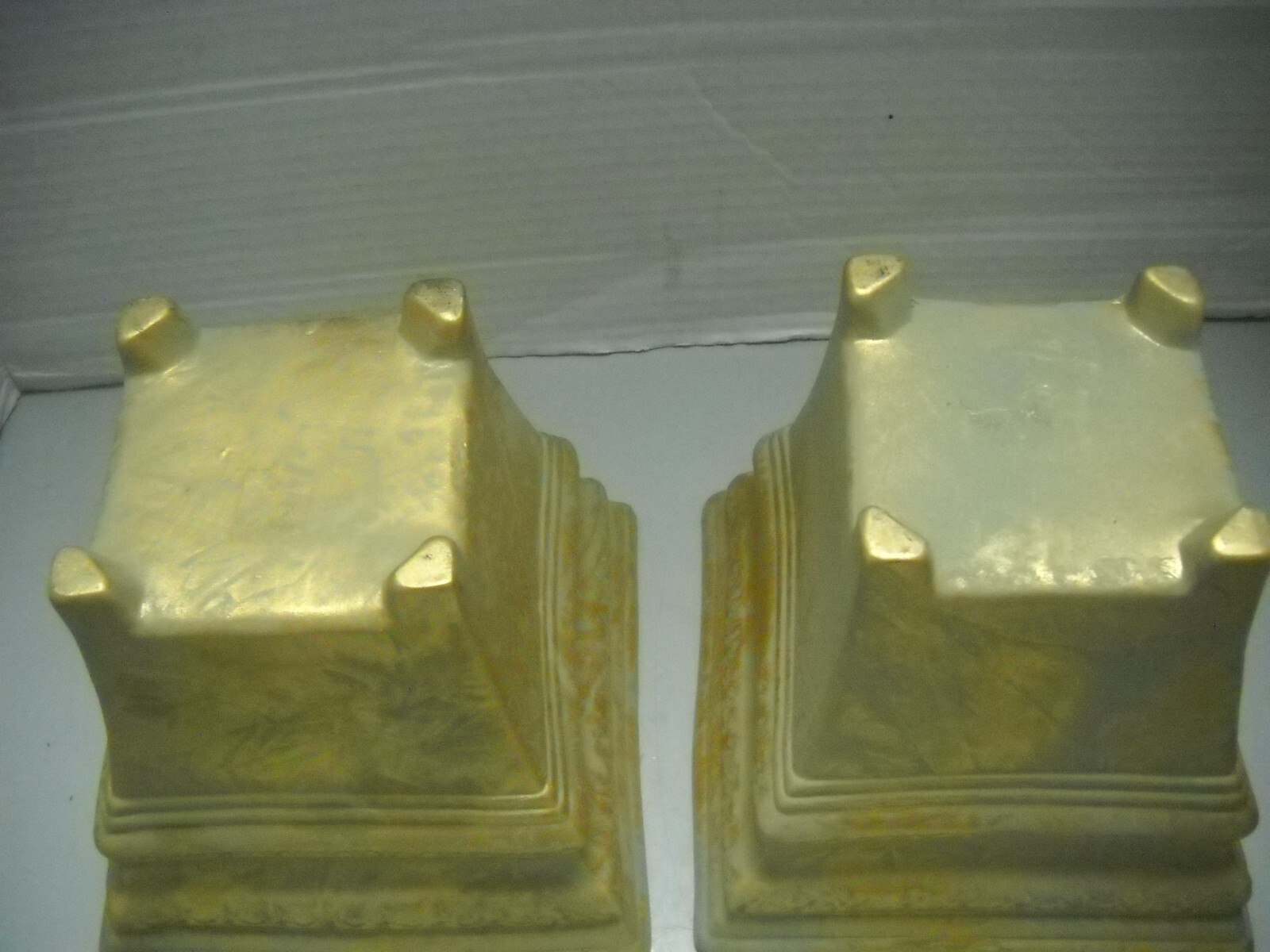 CERAMIC 2 SET PLANT HOLDERS GOLD TONED 6″ WIDE 5-1/2″ TALL PLANTERS FLOWERS