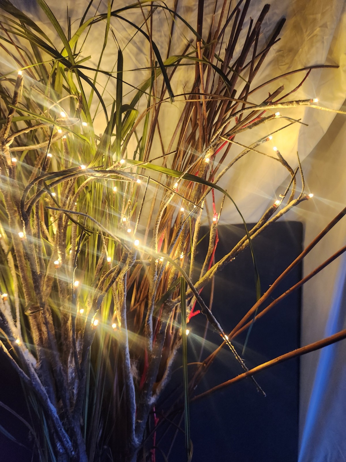 Decorative Artificial Willow Branch Set with White LED Lights for Indoor/Outdoor
