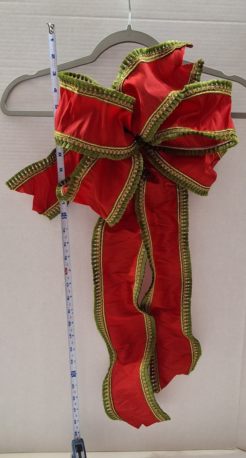 Elegant/Fancy Christmas Wreath Bow/ 4 in W Ribbon / 16″ W x 28″ L As Displayed