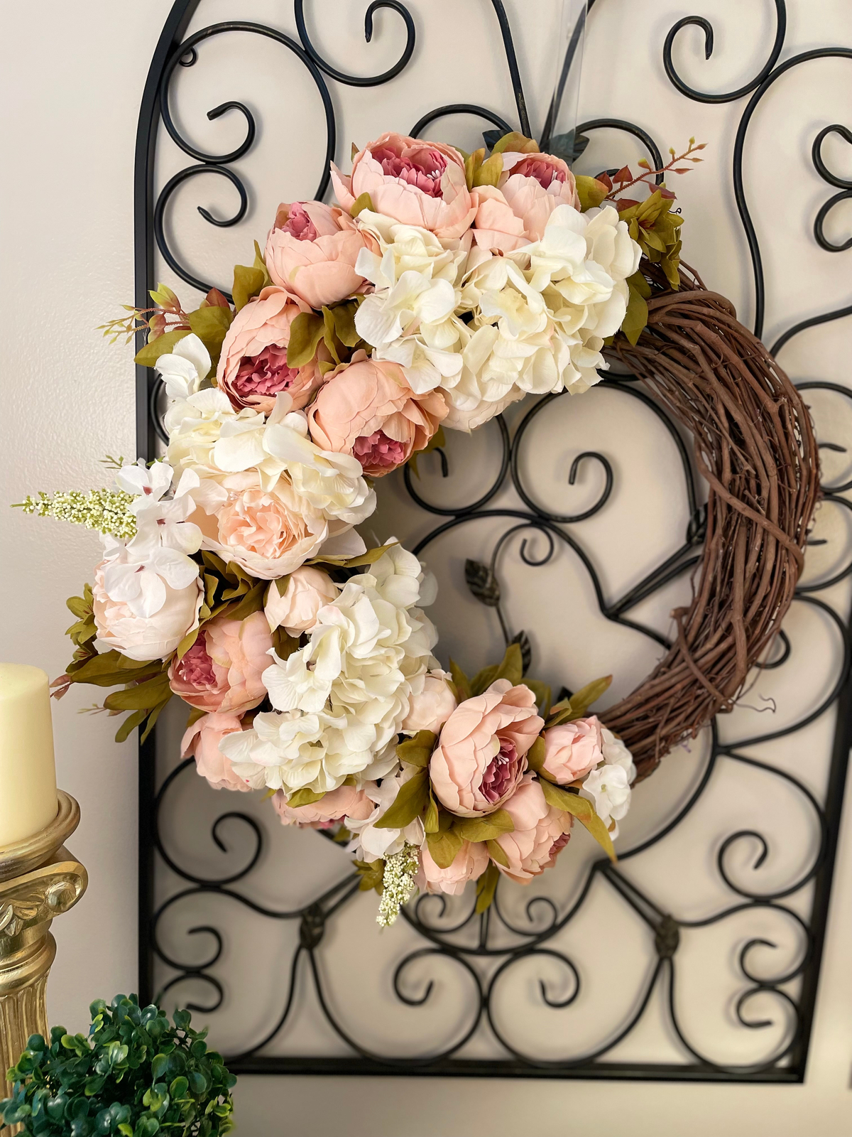 WREATH OBSESSION IN PEACHES AND CREAM