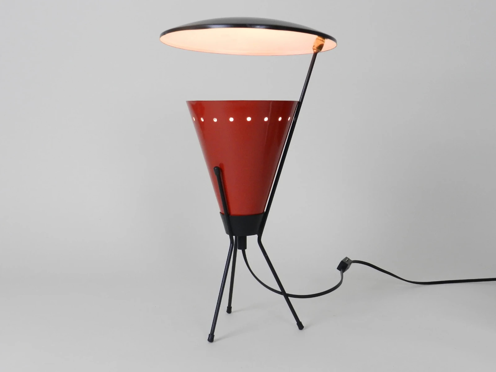 Mid-Century Modern Tripod Table Lamp – Red Cone Body with Adjustable Disc Shade