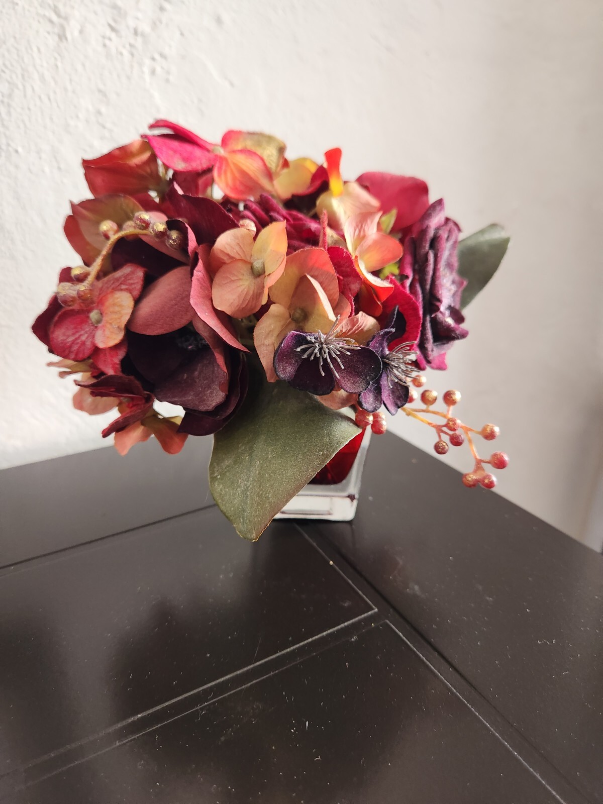 Small Red Artificial Silk Flowers with Red Glass Vase Faux water for Table Home
