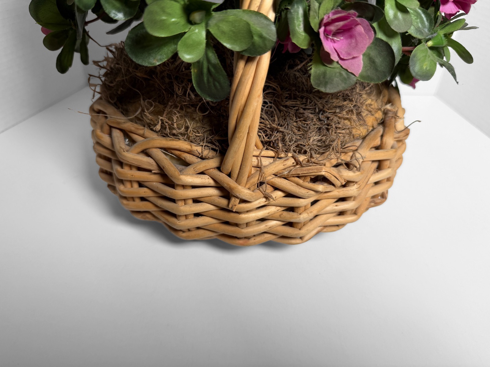 Camellia Artificial Flower Arrangement In Wicker Basket VTG 80s Centerpiece 13”h