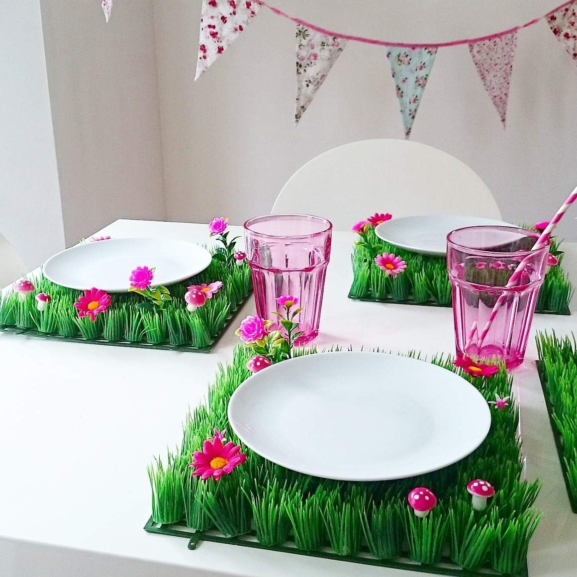Artificial Grass Place Mat – Set of 4 Table Mats with Flowers