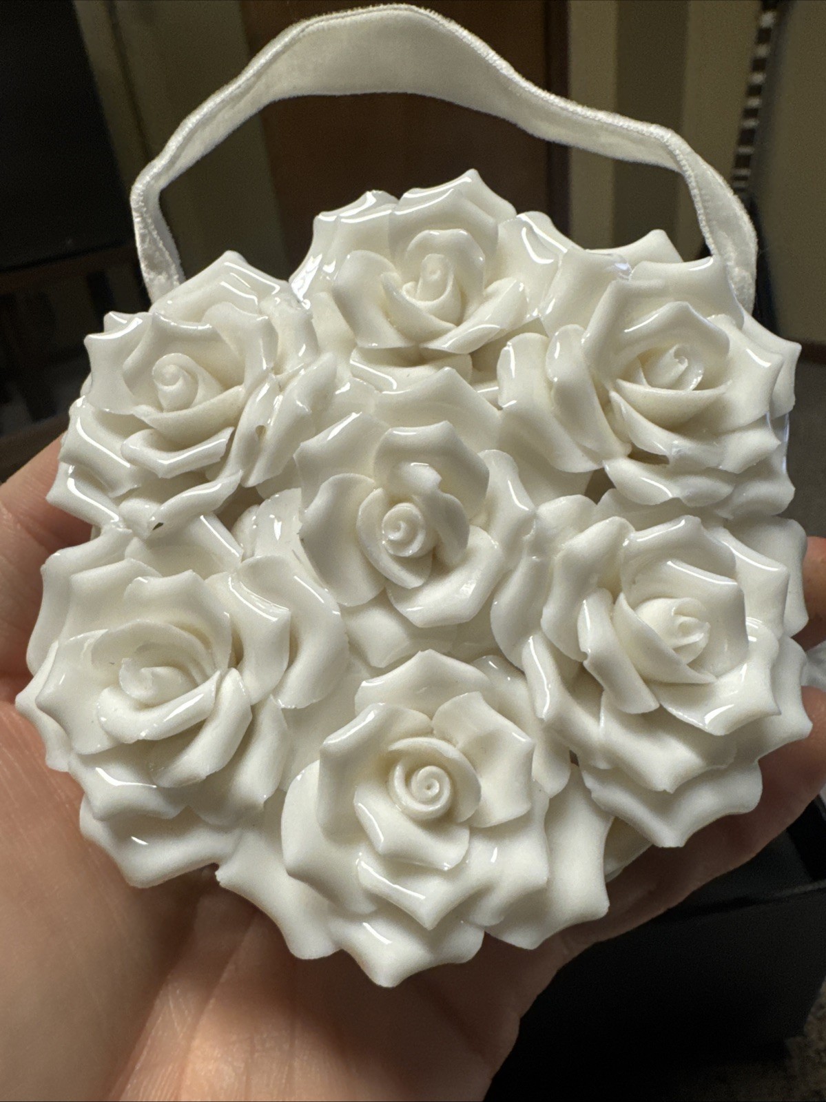 RARE Venus et Fleur Maison Collection All-Porcelain Rose Cluster – 7 White Roses