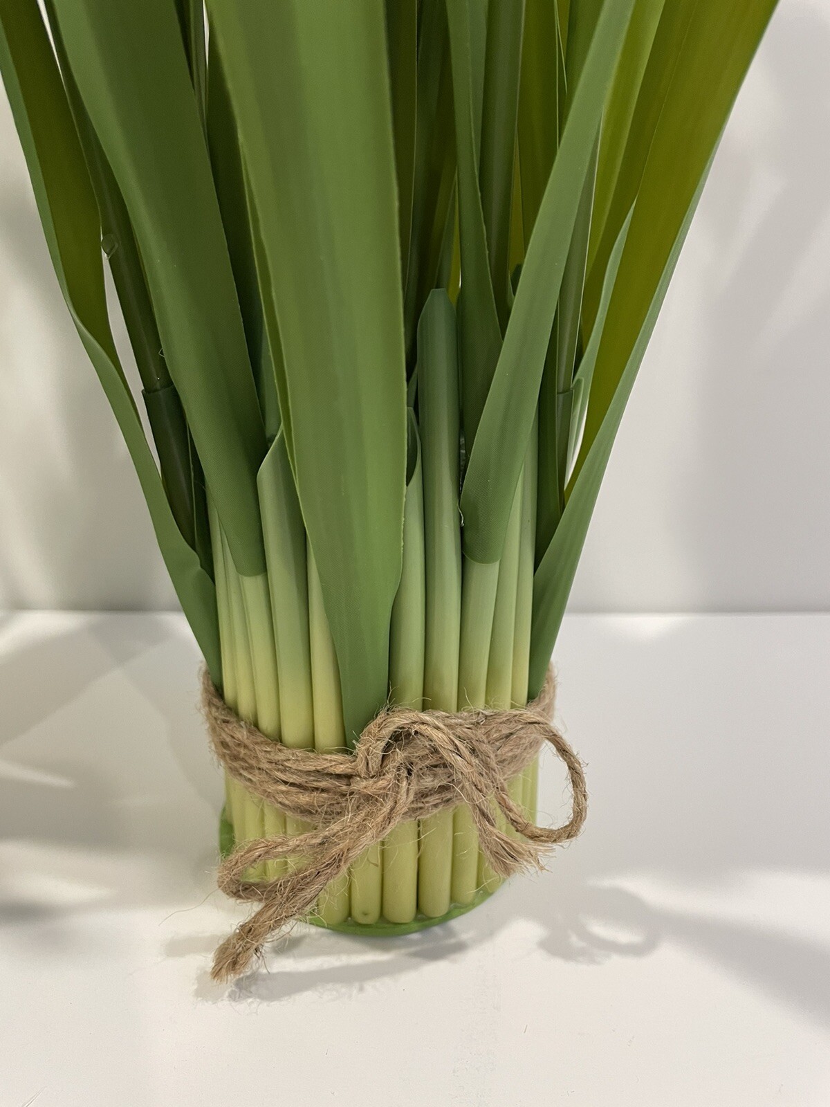 Valerie Parr Hill Daffodil Bundles – Large 15” White Set of 2 NEW