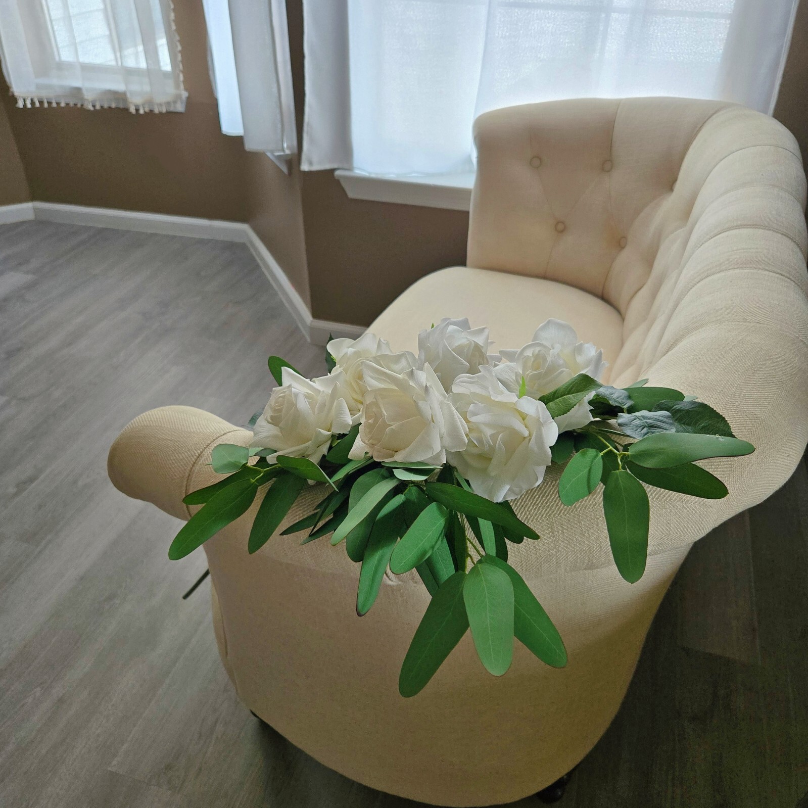12pcs Artificial Natural White Rose Eucalyptus Leaves Bouqute