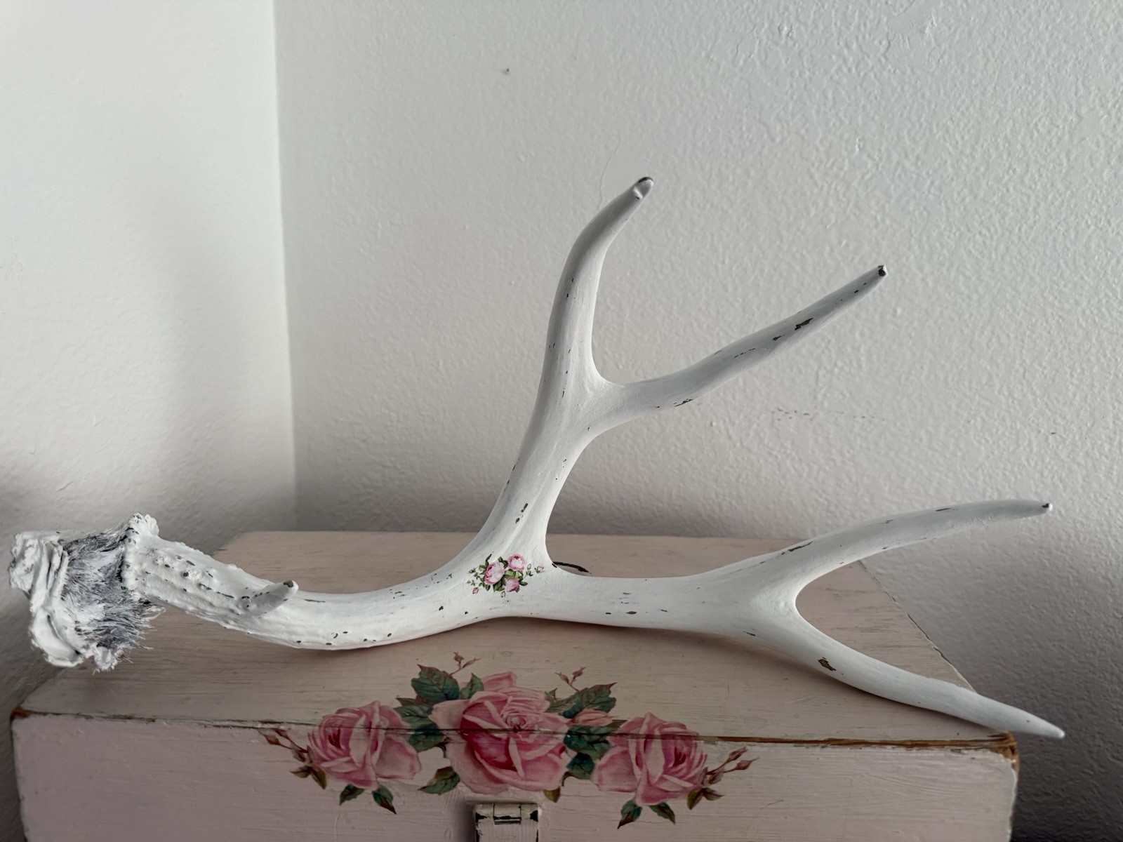 Shabby Cottage Antlers White Distressed With Roses