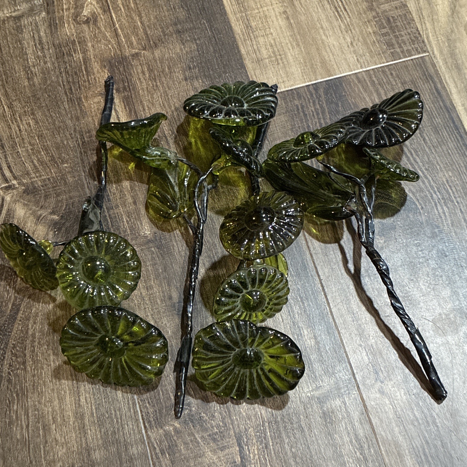 Vintage Mid-Century Murano Style Glass Flower Floral Stems – Avocado Green Rib 4