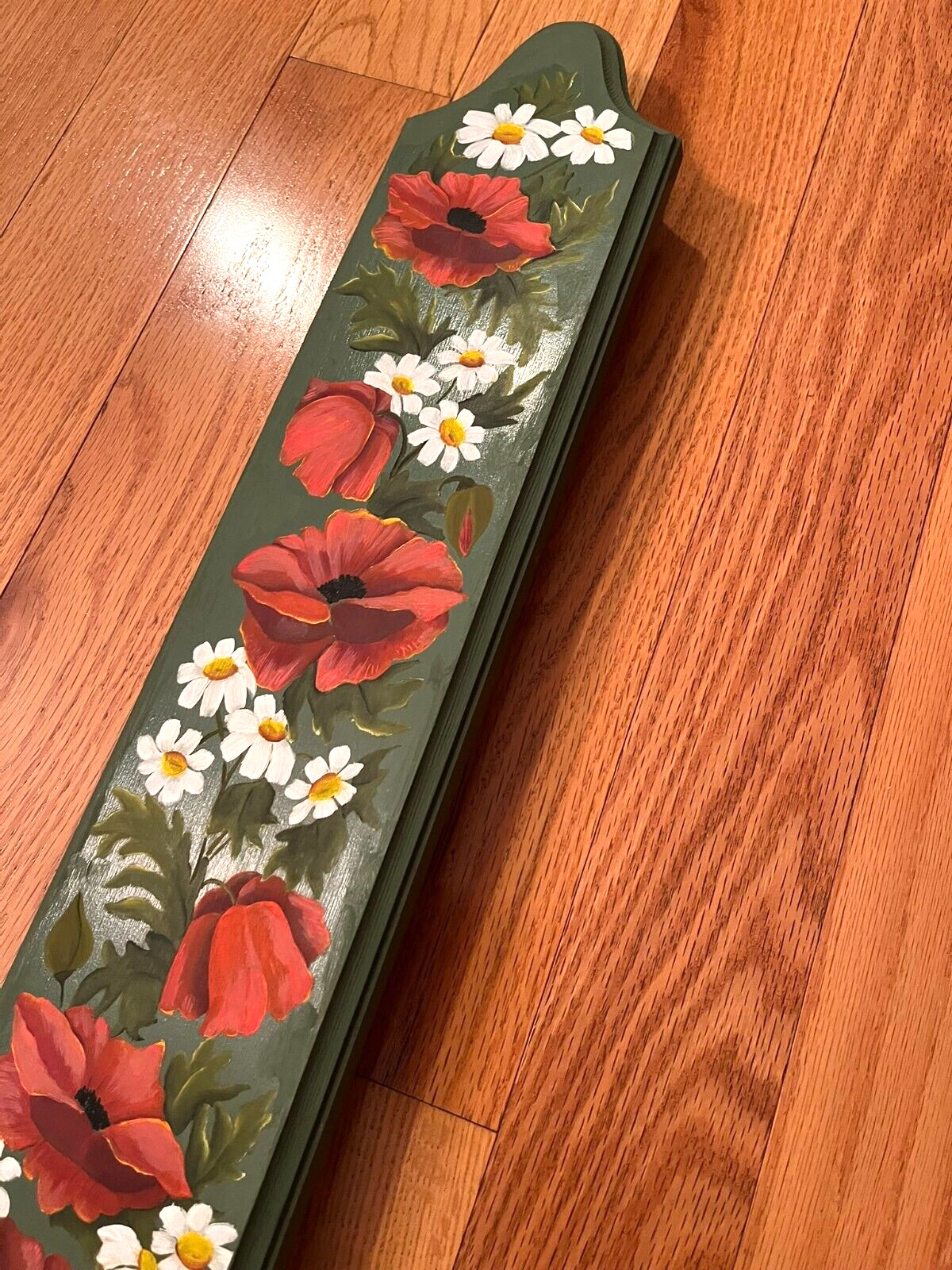Cutting board shaped Wall decoration Green with red poppy seed flowers 5 x 24.5