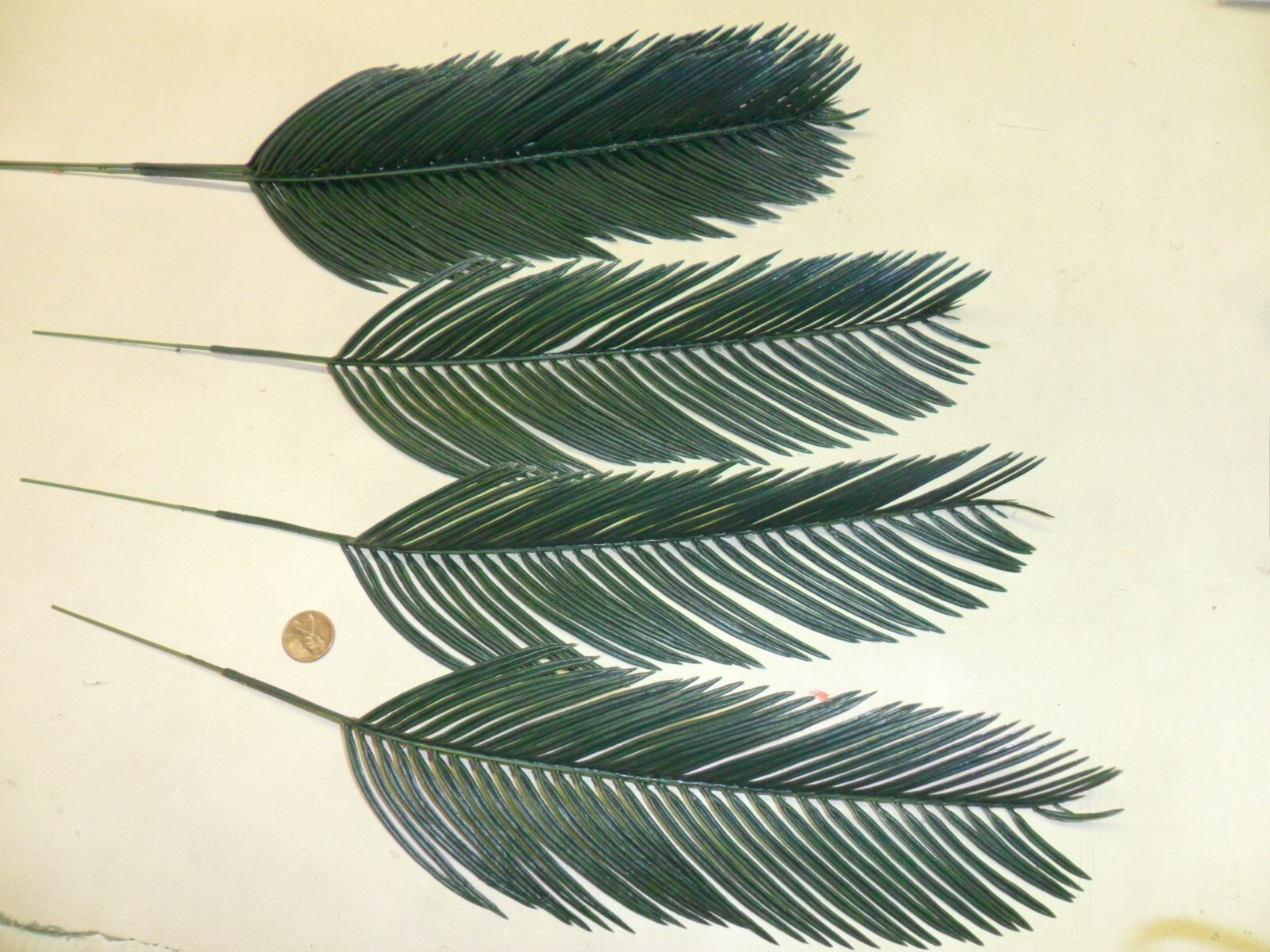 Vintage Plastic Large Dark Green Fern Leaves – 4 pieces
