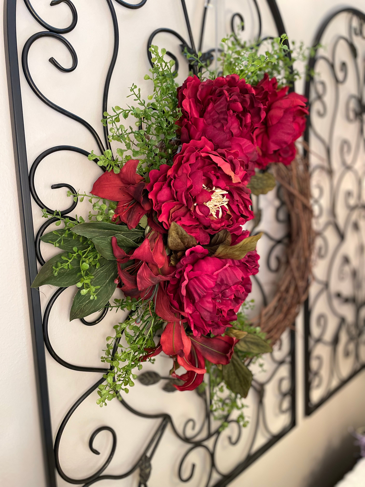 WREATH OBSESSION IN CRIMSON BEAUTY