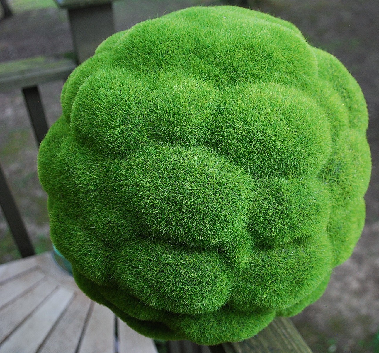 Vtg LARGE Green FAUX TURF GRASS TOPIARY KNOT/BALL 14″ Carved Textured Pattern