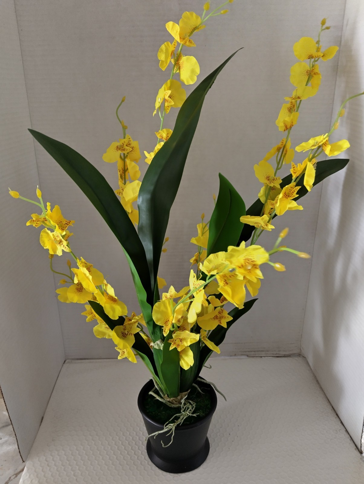 Artificial oncidium ‘dancing orchid’ plant
