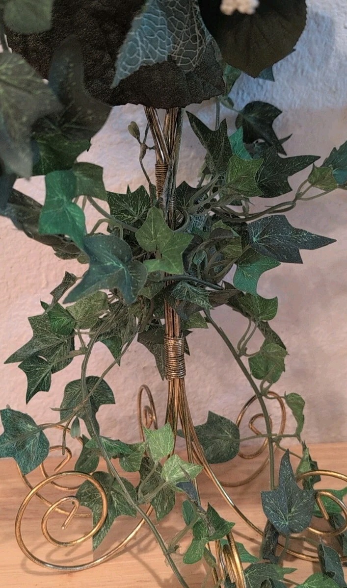 Vtg Artificial Rose & Ivy Vine Flower Arrangement/Brass Toned Metal Stand 20×10