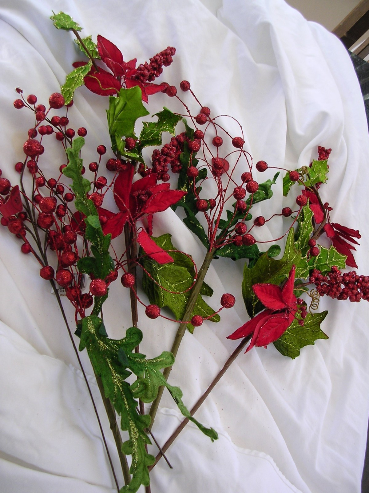 #G Lot of 5 Glitter Poinsettia & Berry Christmas Decoration FLORAL STEMS