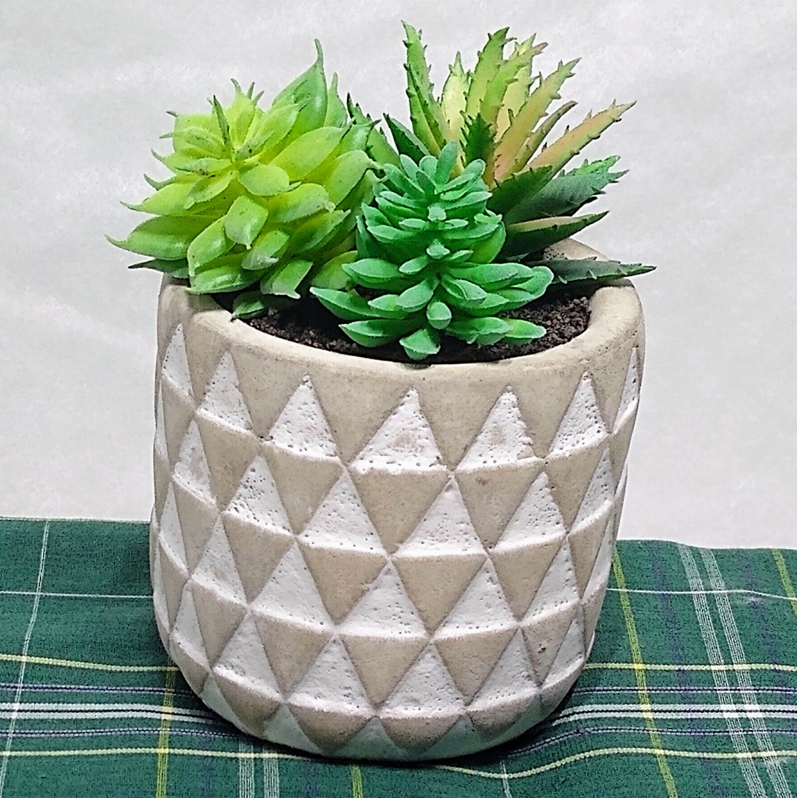🌼 4.25″ & “5” Artificial Echeveria & Sedum Succulents in Cement Pots – Set of 2