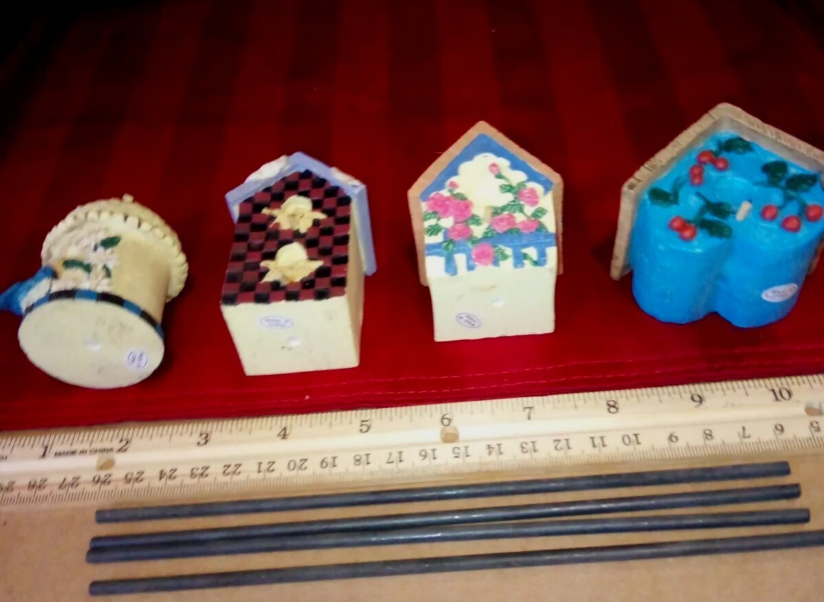 Garden.Set Of 4 Small Hand Painted Birdhouses Plant Picks