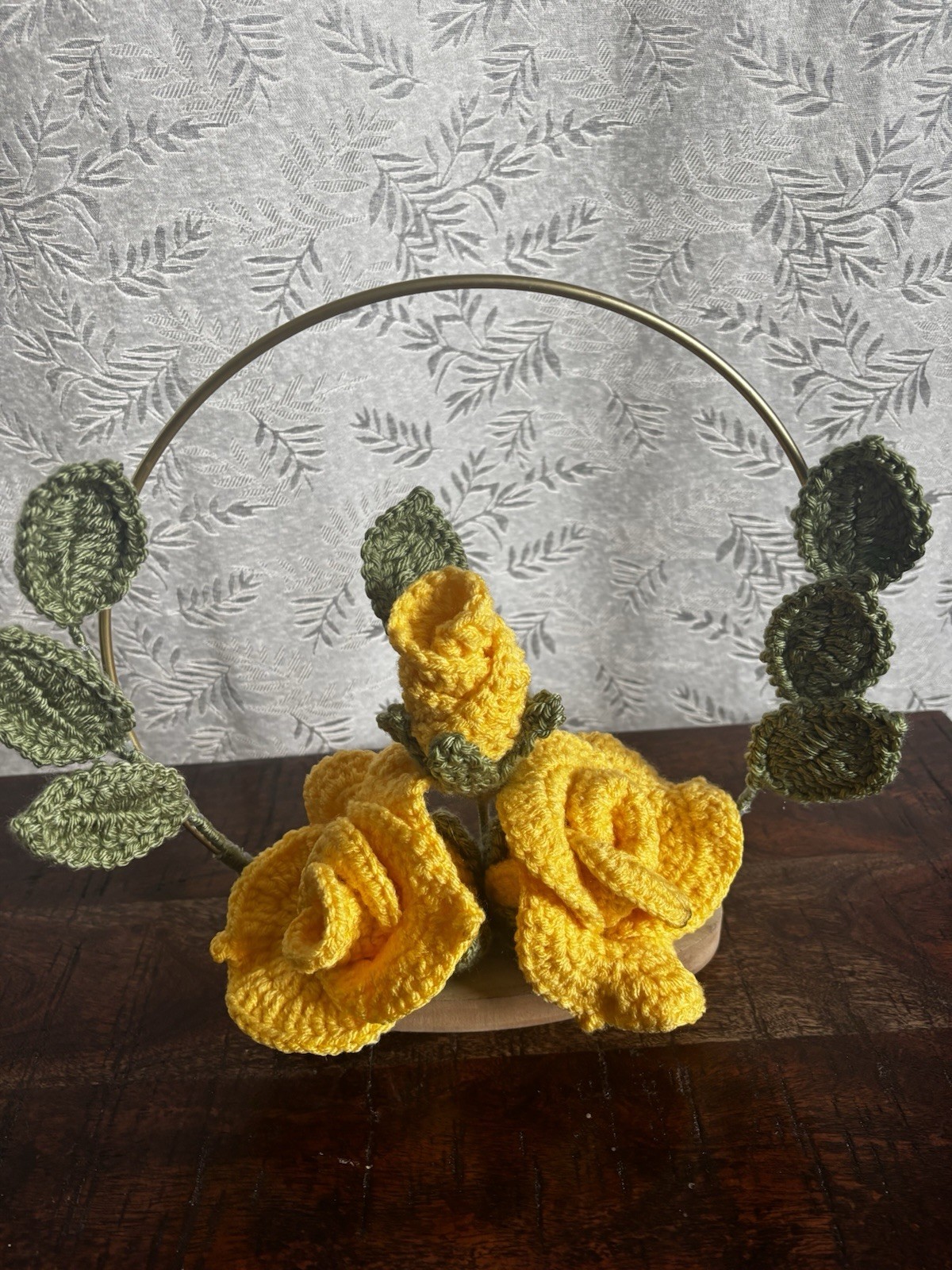 Handmade Yarn Rose Flower Arrangement Red Yellow Pink Roses in Decorative Hoop