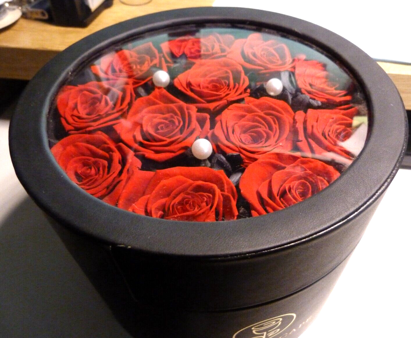 Roses forever – 12 Long Lasting Real Red Roses in a Box