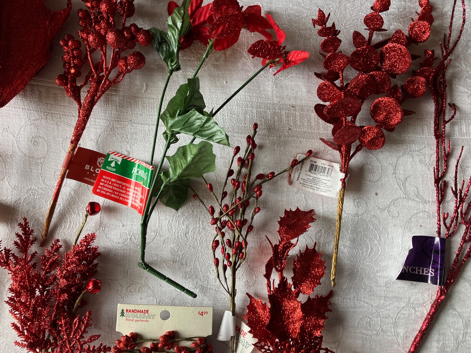 BEAUTIFUL HUGE LOT OF 23 PIECES OF FLORAL DECOR FOR THE HOLIDAY SEASON.