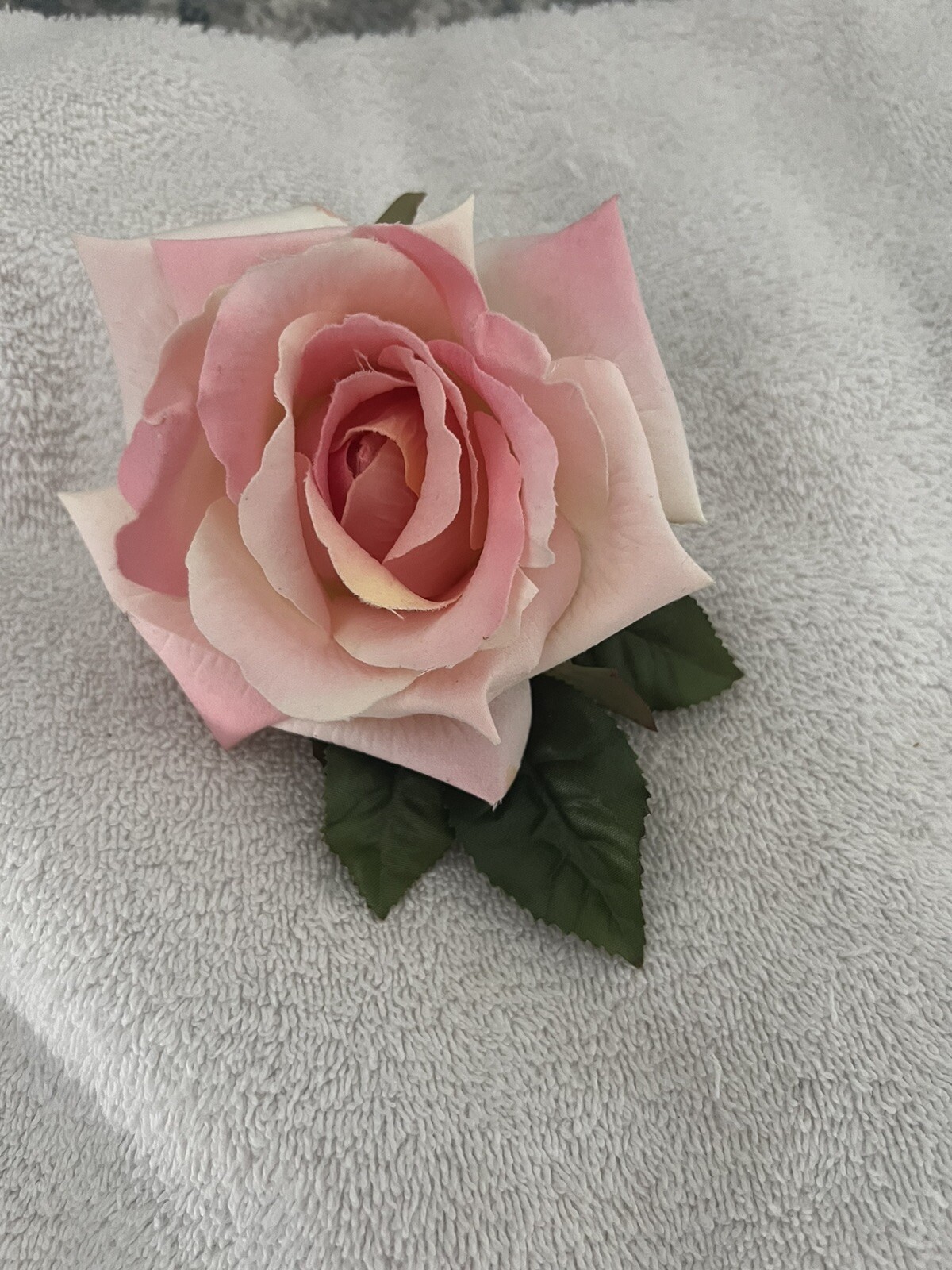 VINTAGE FABRIC ROSE WITH METAL CLIP