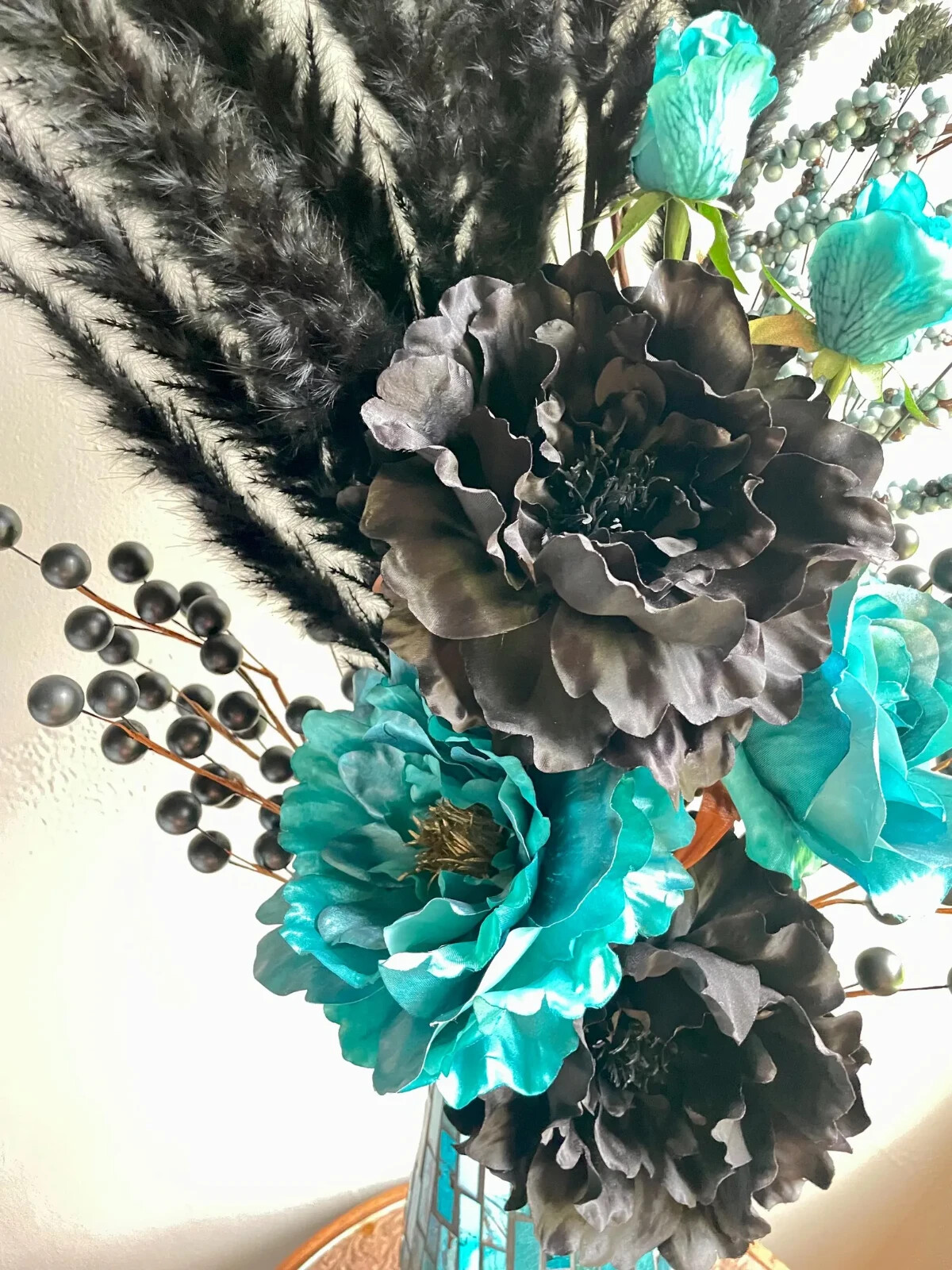 Modern Rose Floral Arrangement: Black & Blue Home Decor, Fancy Table Centerpiece