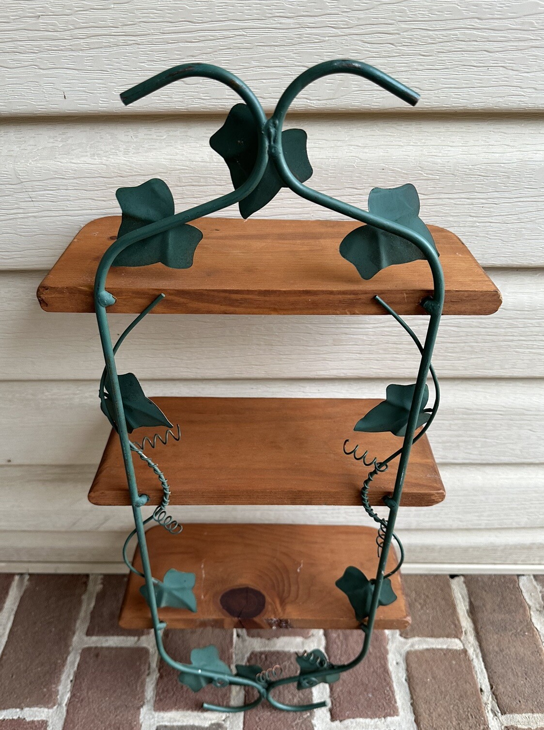 IVY WALL HANGING HOME DECOR METAL W/GOLD ACCENTS + SOLID WOOD BASE