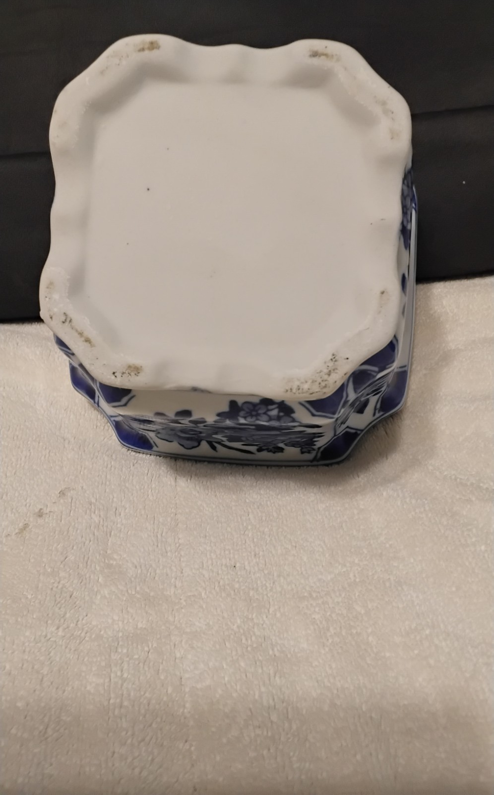 BEAUTIFUL SET OF BLUE/WHITE FLORAL DESIGN ITEMS