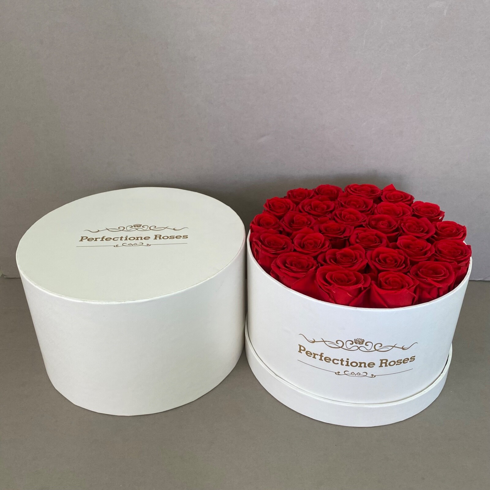 NIB Perfectione 27 Preserved Real Red Roses in Round Box ~ Lasts 3-5 Years