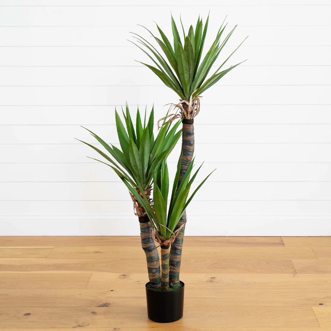 Artificial Yucca Tree in Black Planter, Green/Brown 48″ Floral & Garden