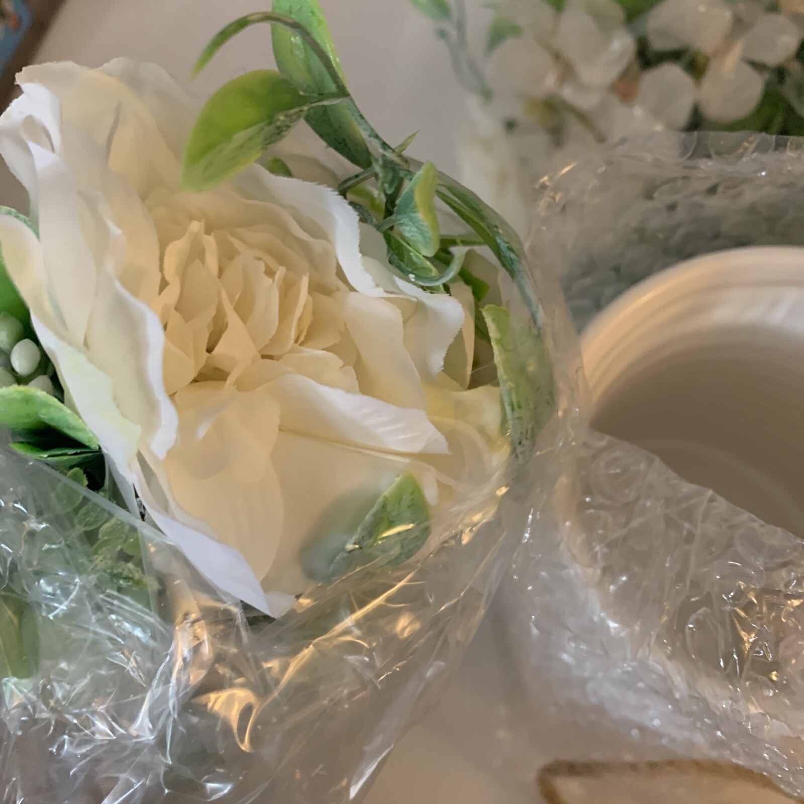 LADADA Artificial FlowersIn Vase Fake Roses Floral Arrangement Bouquets of White