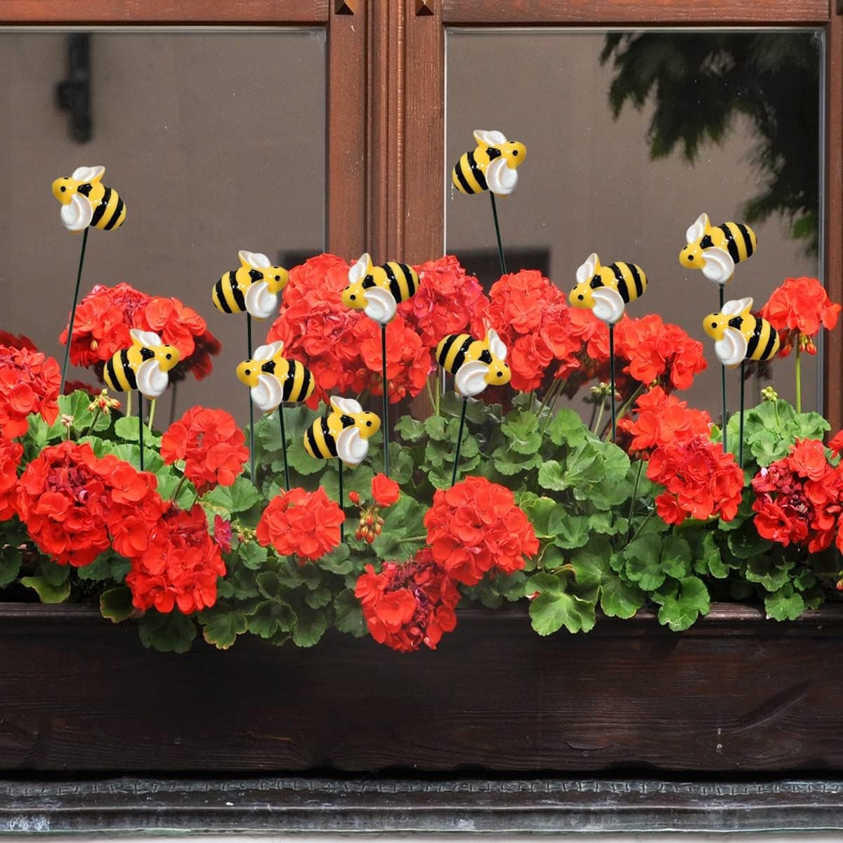 10pcs Bee Garden Stakes Metal Yard Art Floral Picks Outdoor Lawn Patio Decor