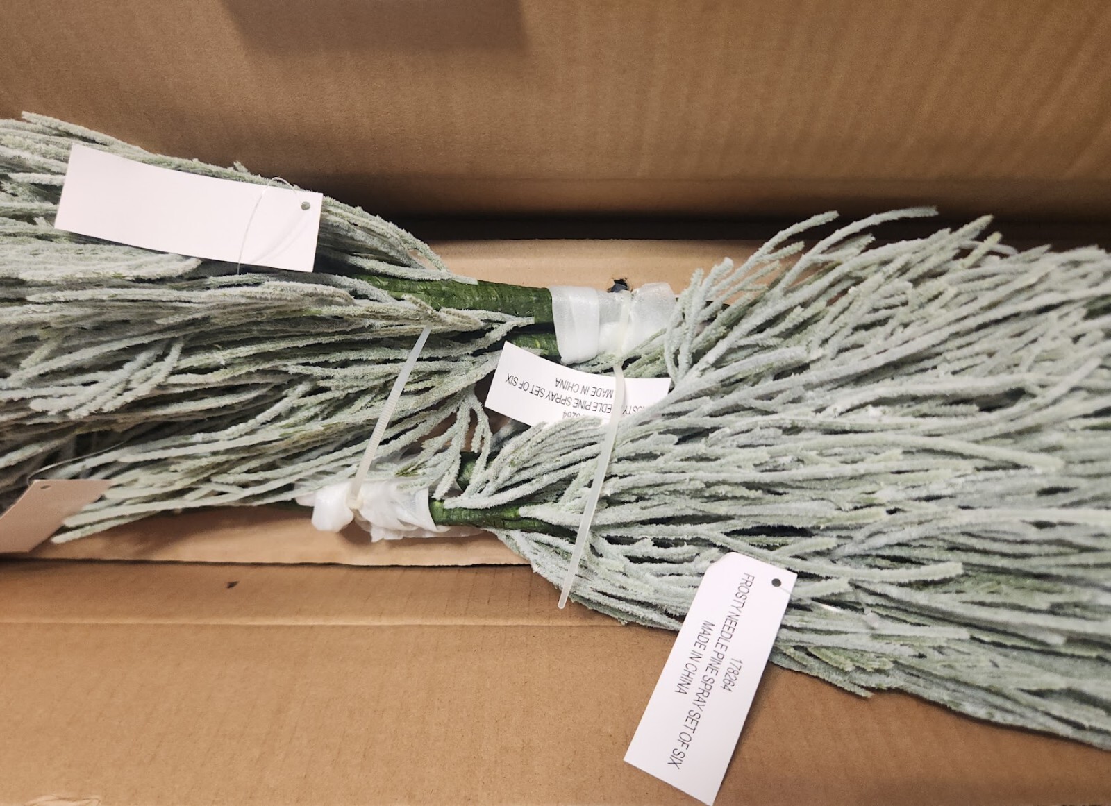 Frontgate Exclusive FROSTY NEEDLE PINE Set of 6 Artificial Sprays 28″ Long NIB