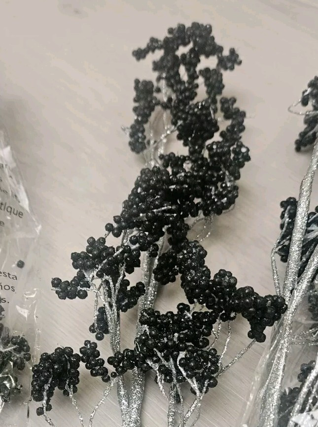 ASHLAND FLORAL DECOR BLACK AND SILVER, 11 PIECES