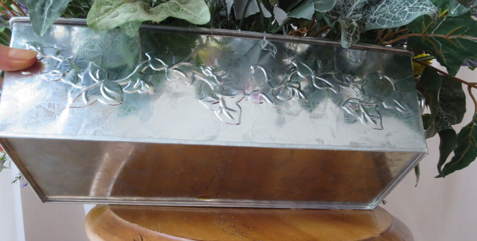 SPRING ARRANGEMENT ARTIFICIAL SILK/PLASTIC FLOWERS IN IRON CONTAINER 22″x14″ NEW