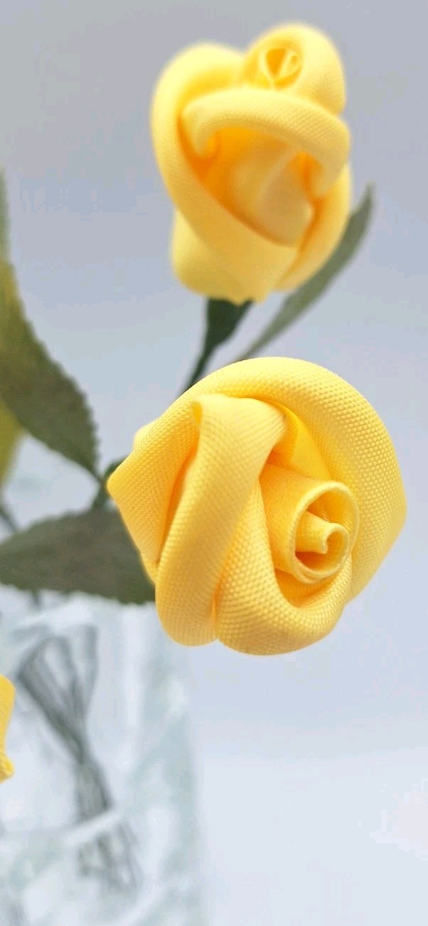VTG Handmade Satin Ribbon Rose Bud Flower Bouquet Flexible Wire Stem Yellow 8Pcs