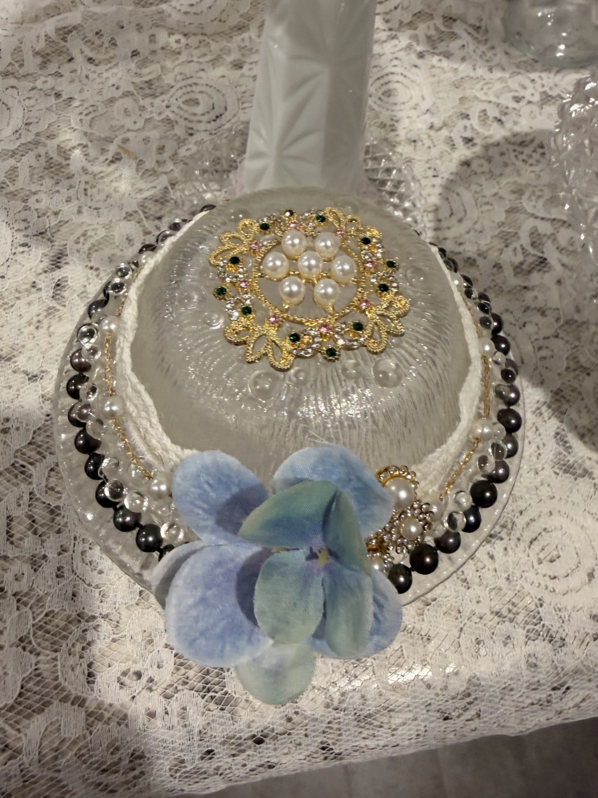 Glass HAT stand, vintage floral Hydrangea arrangement, blue/white/gold, 7in