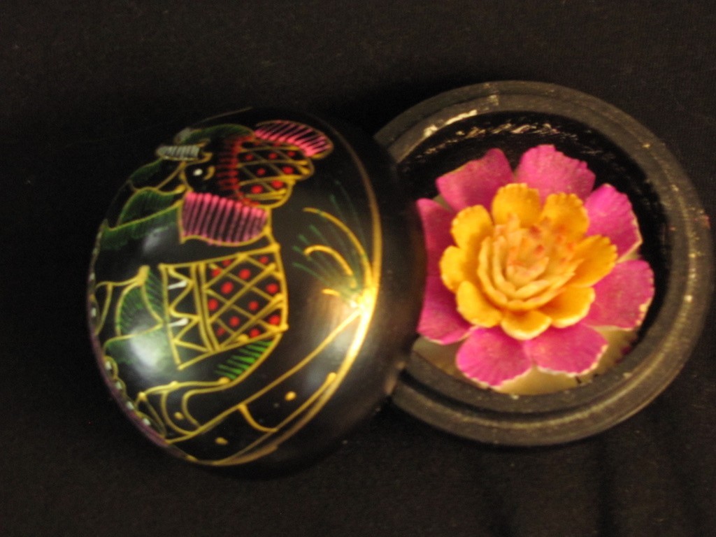 Hand Carved Floral Display Soap 3″ in Elephant Box 100% Handmade from Thailand
